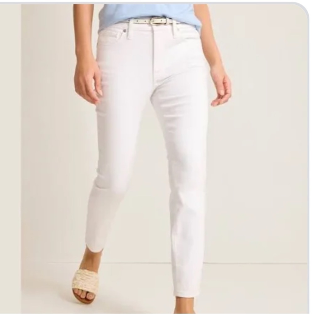 Tommy Bahama White Ella Twill slim boyfriend denim. Size 6 NWT FLAW